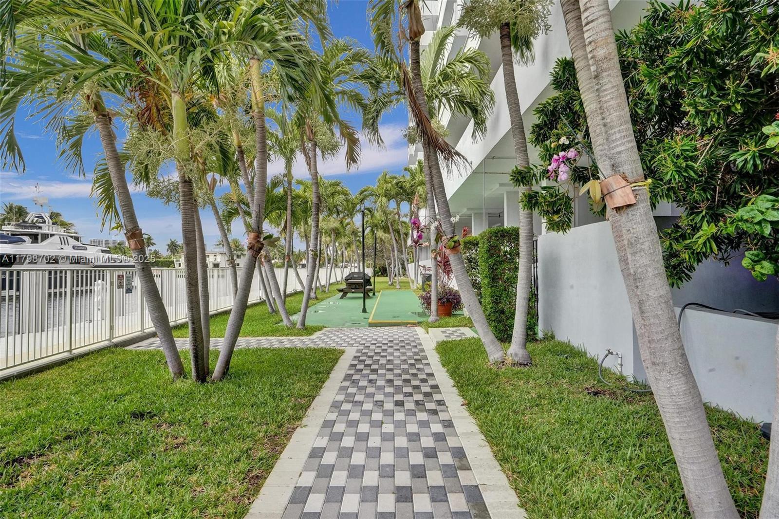 137 Golden Isles Dr #1105, Hallandale Beach FL 33009