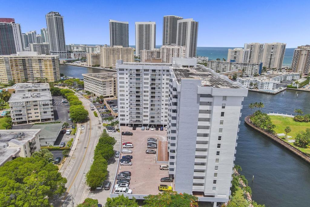 137 Golden Isles Dr #1105, Hallandale Beach FL 33009