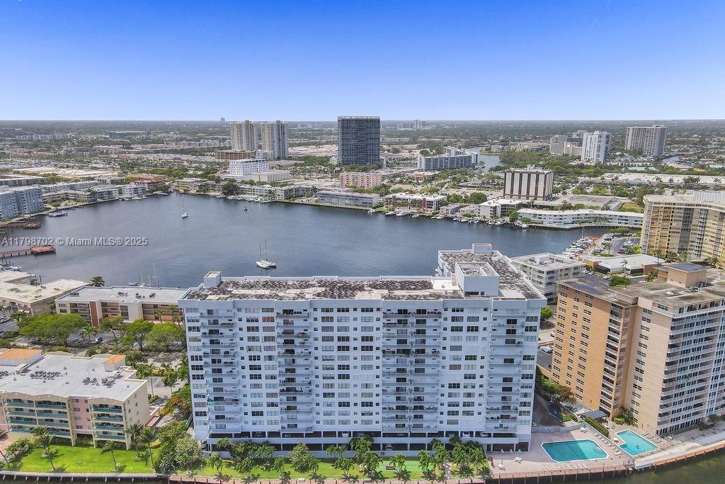 137 Golden Isles Dr #1105, Hallandale Beach FL 33009