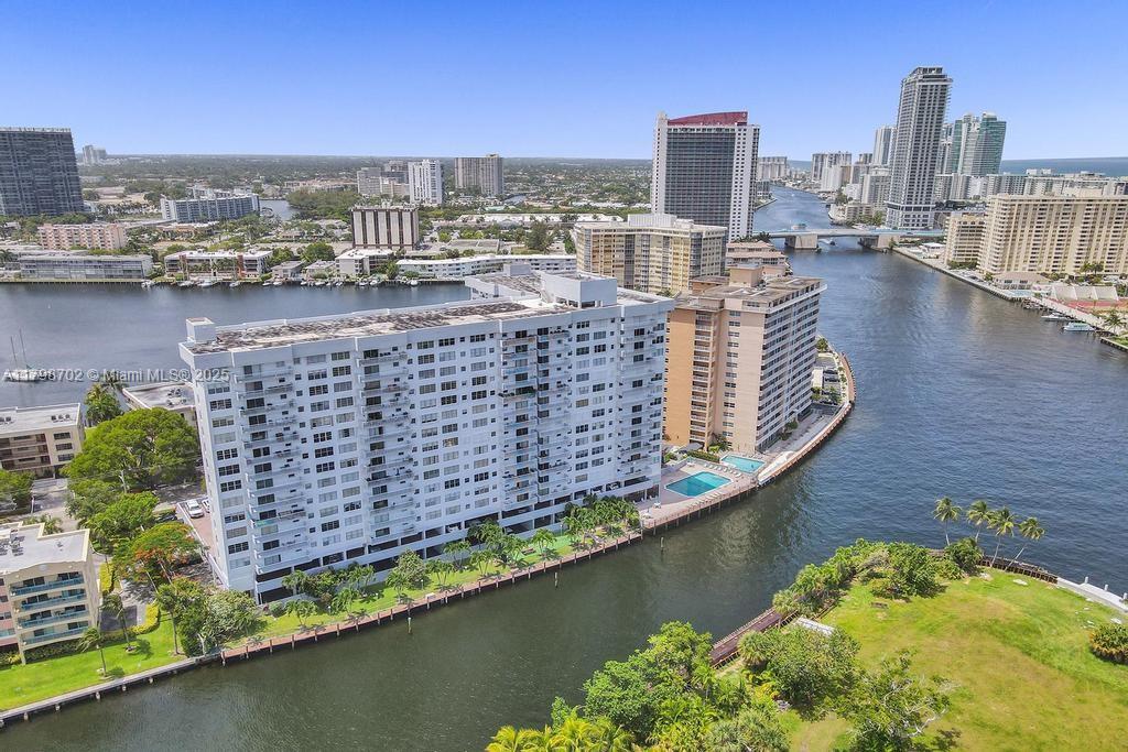 137 Golden Isles Dr #1105, Hallandale Beach FL 33009