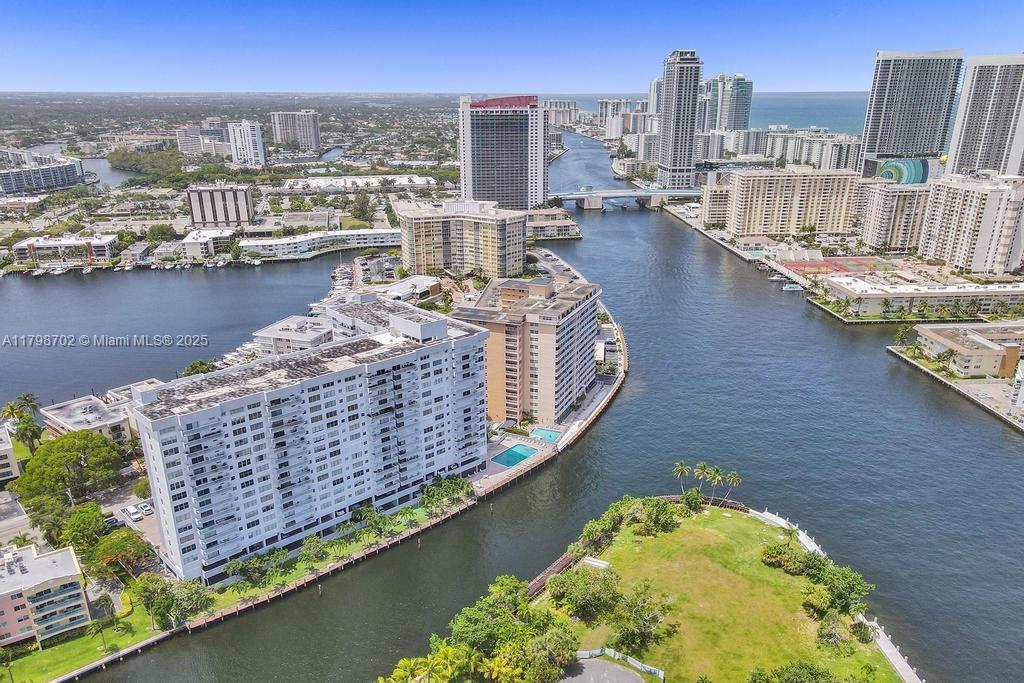 137 Golden Isles Dr #1105, Hallandale Beach FL 33009