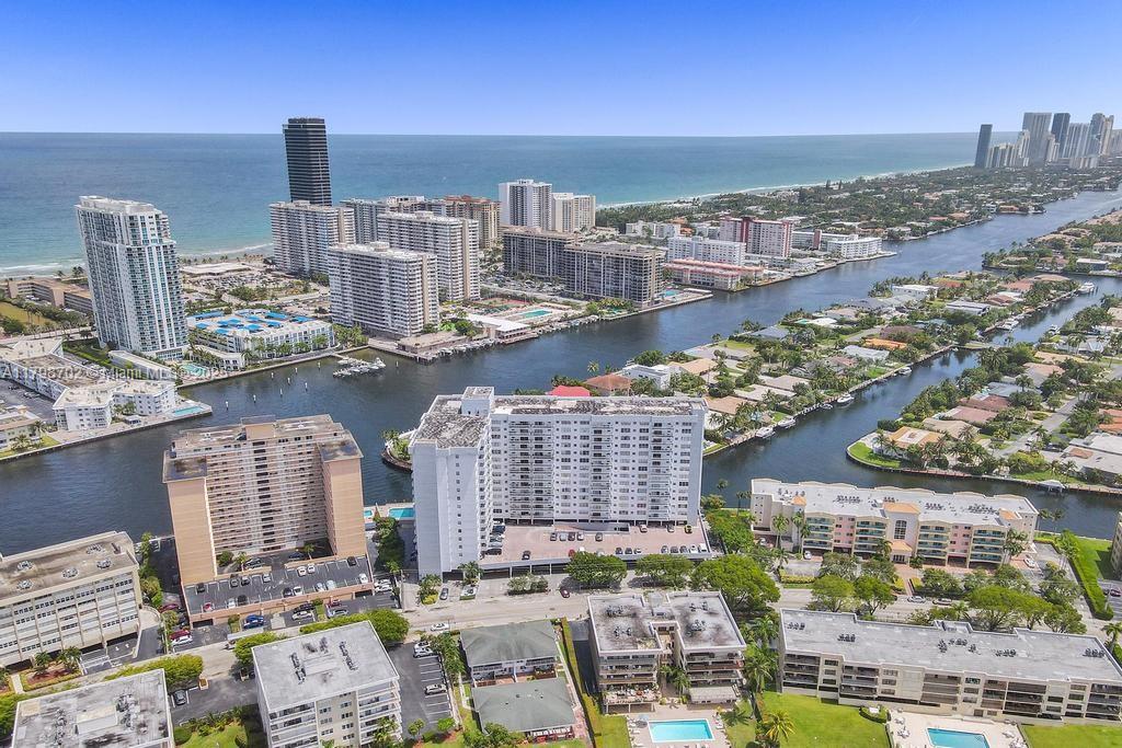 137 Golden Isles Dr #1105, Hallandale Beach FL 33009