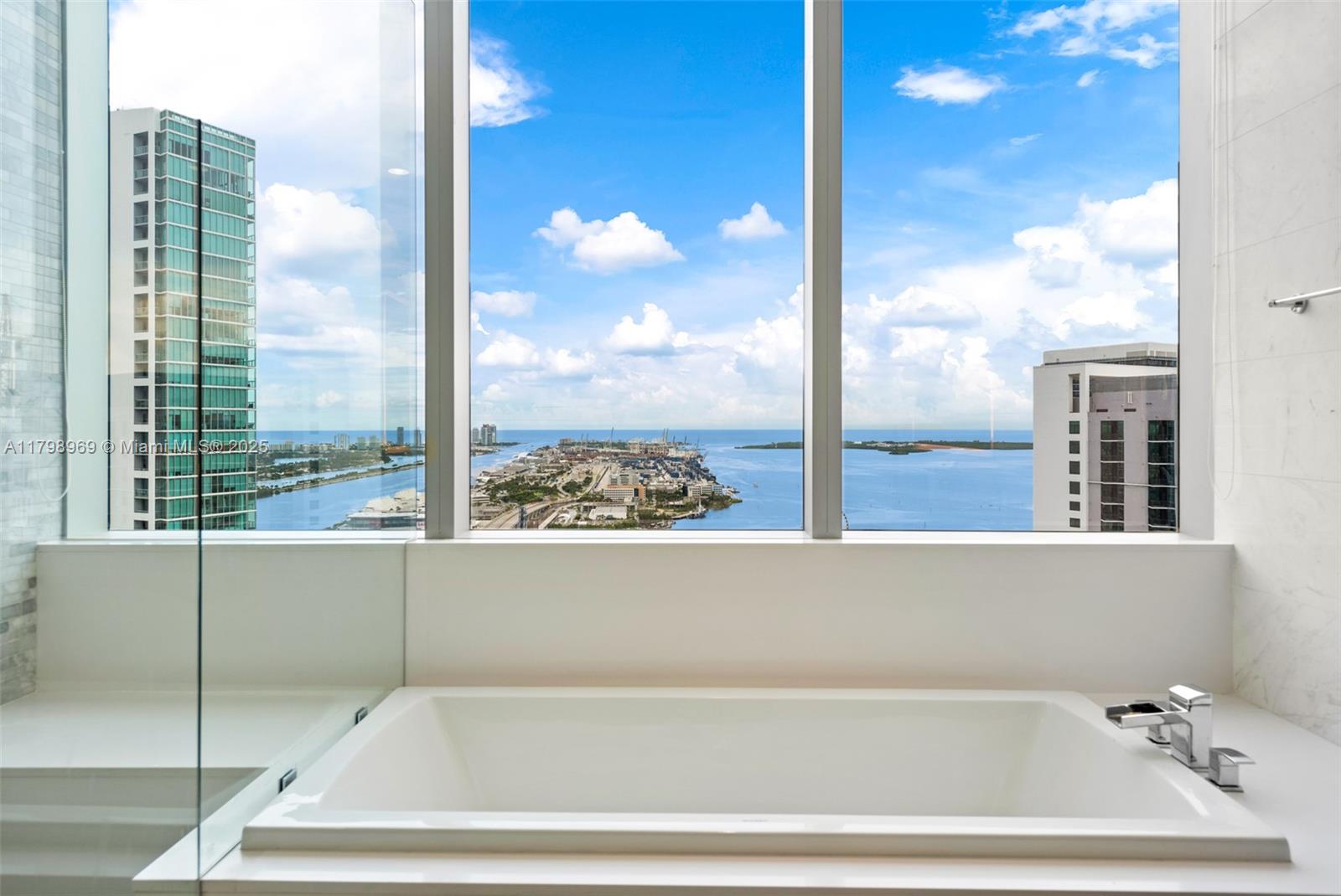 851 NE 1st Ave #4011, Miami FL 33132