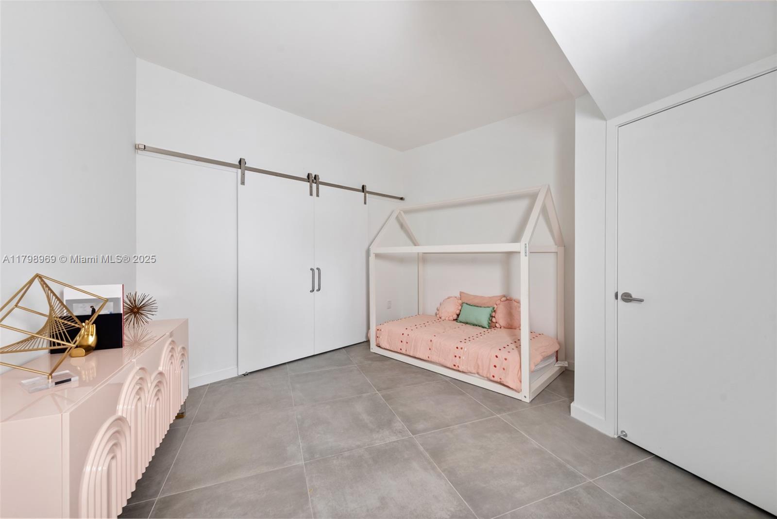 851 NE 1st Ave #4011, Miami FL 33132