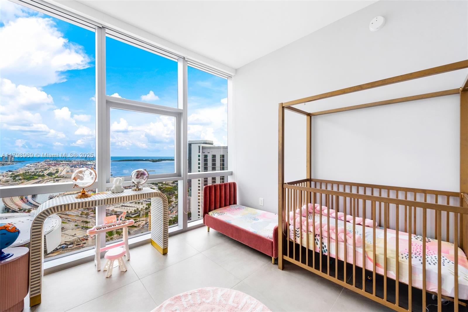 851 NE 1st Ave #4011, Miami FL 33132