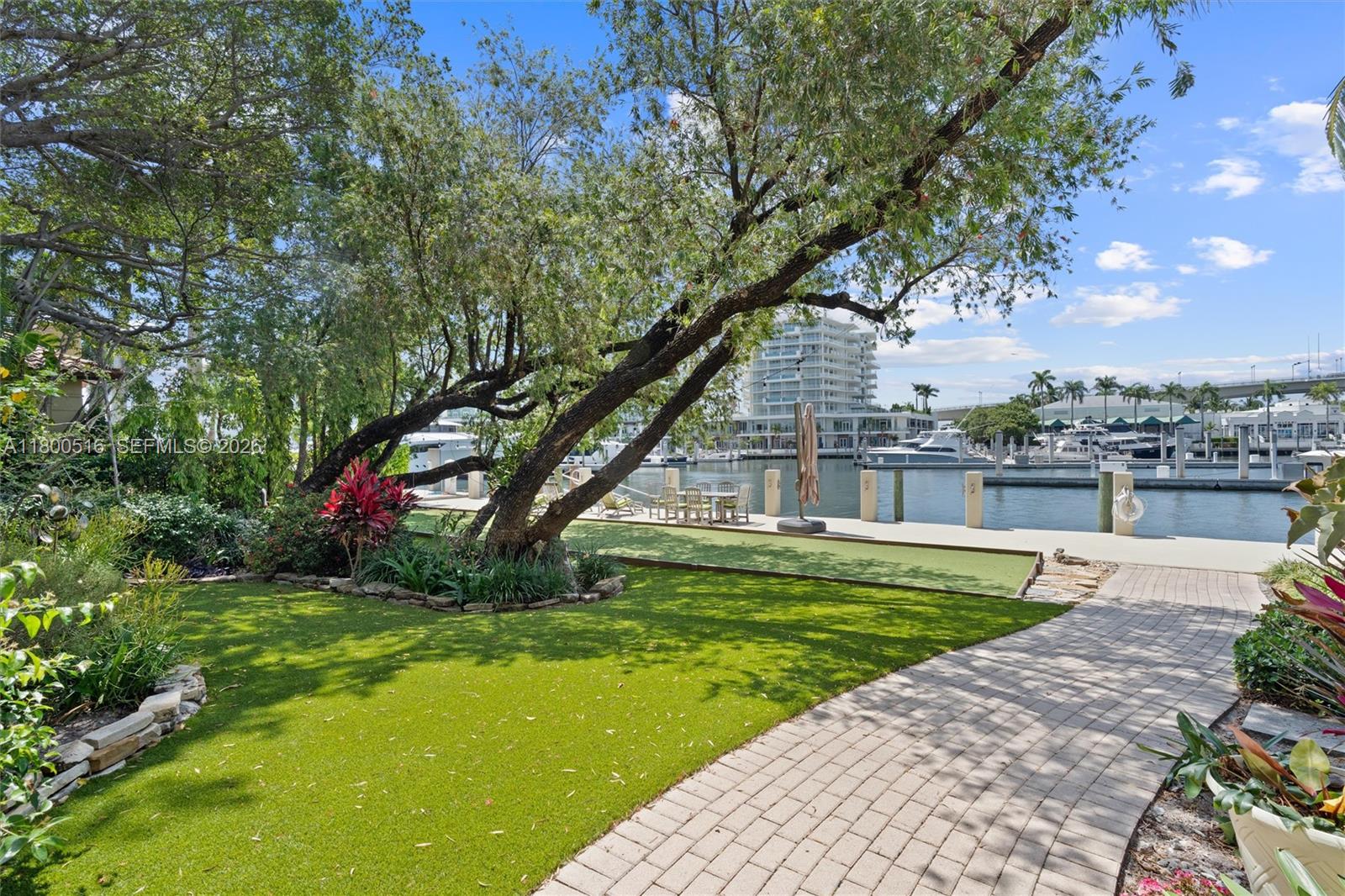 2500 Mercedes Dr, Fort Lauderdale FL 33316