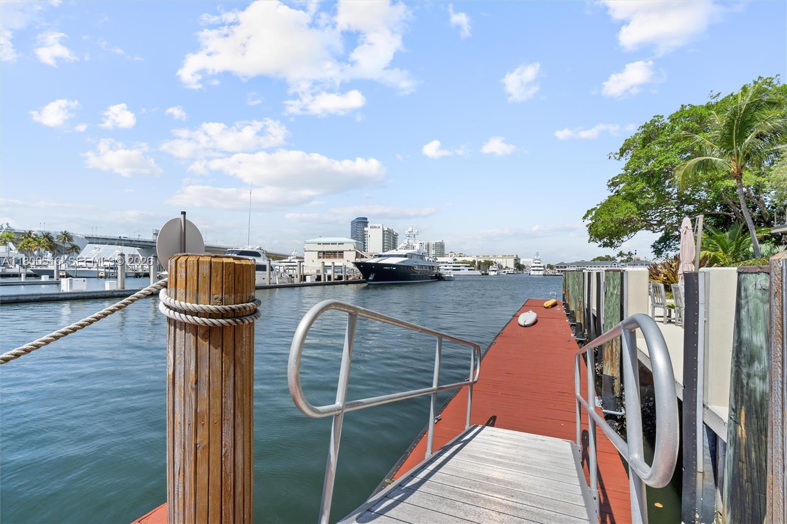 2500 Mercedes Dr, Fort Lauderdale FL 33316