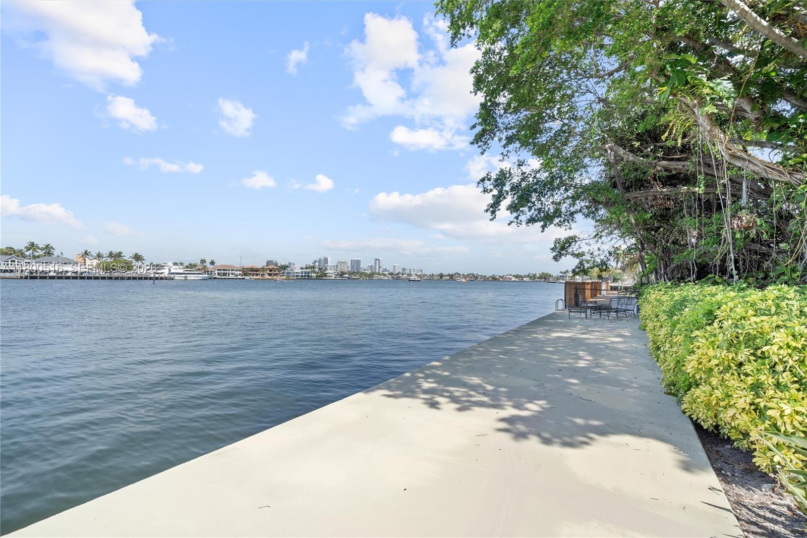 2500 Mercedes Dr, Fort Lauderdale FL 33316