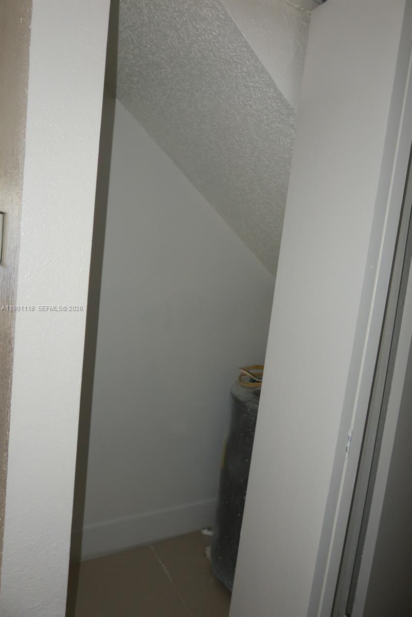 8098 NW 99th Ter, Hialeah Gardens FL 33016