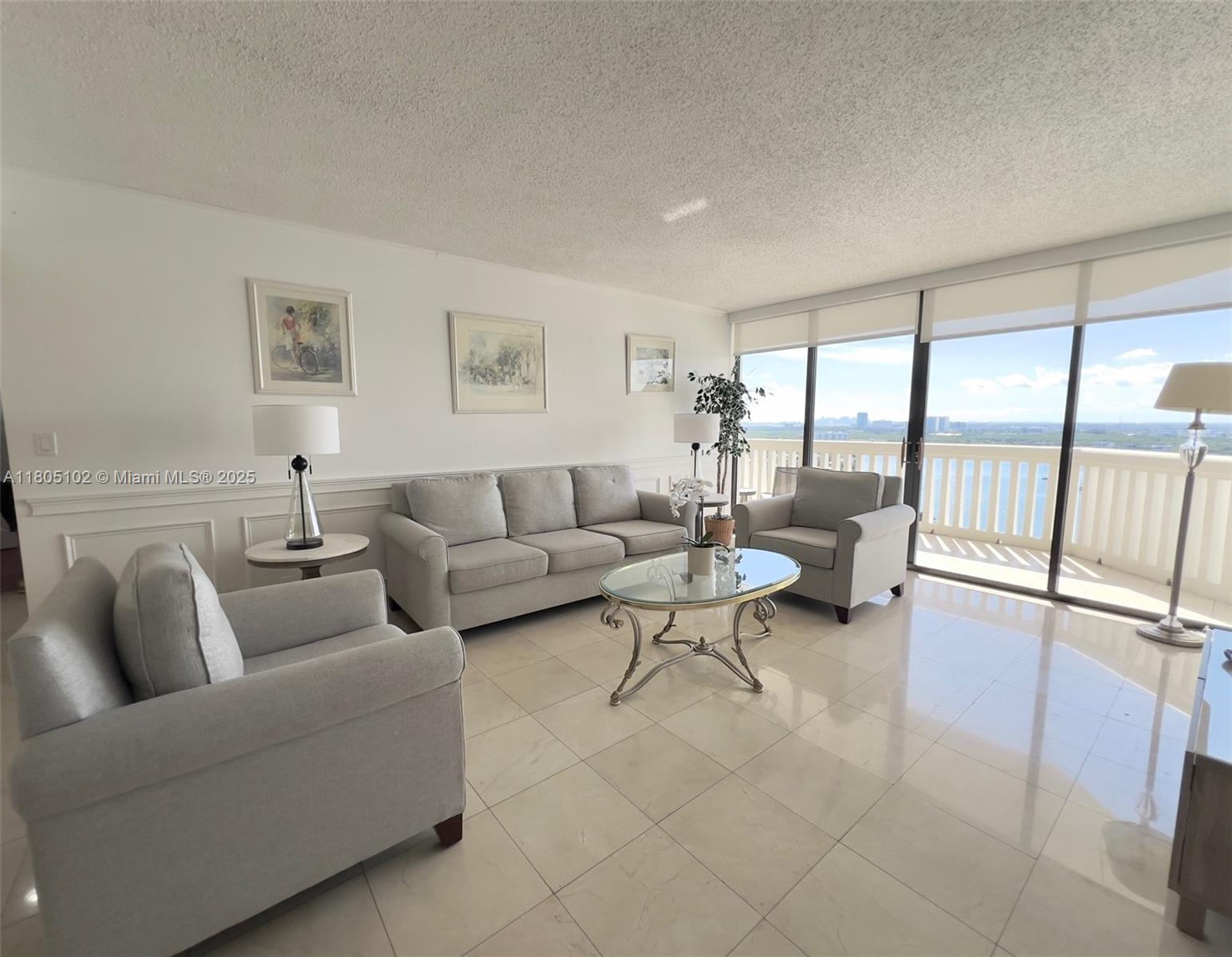 1000 W Island Blvd #2412, Aventura FL 33160