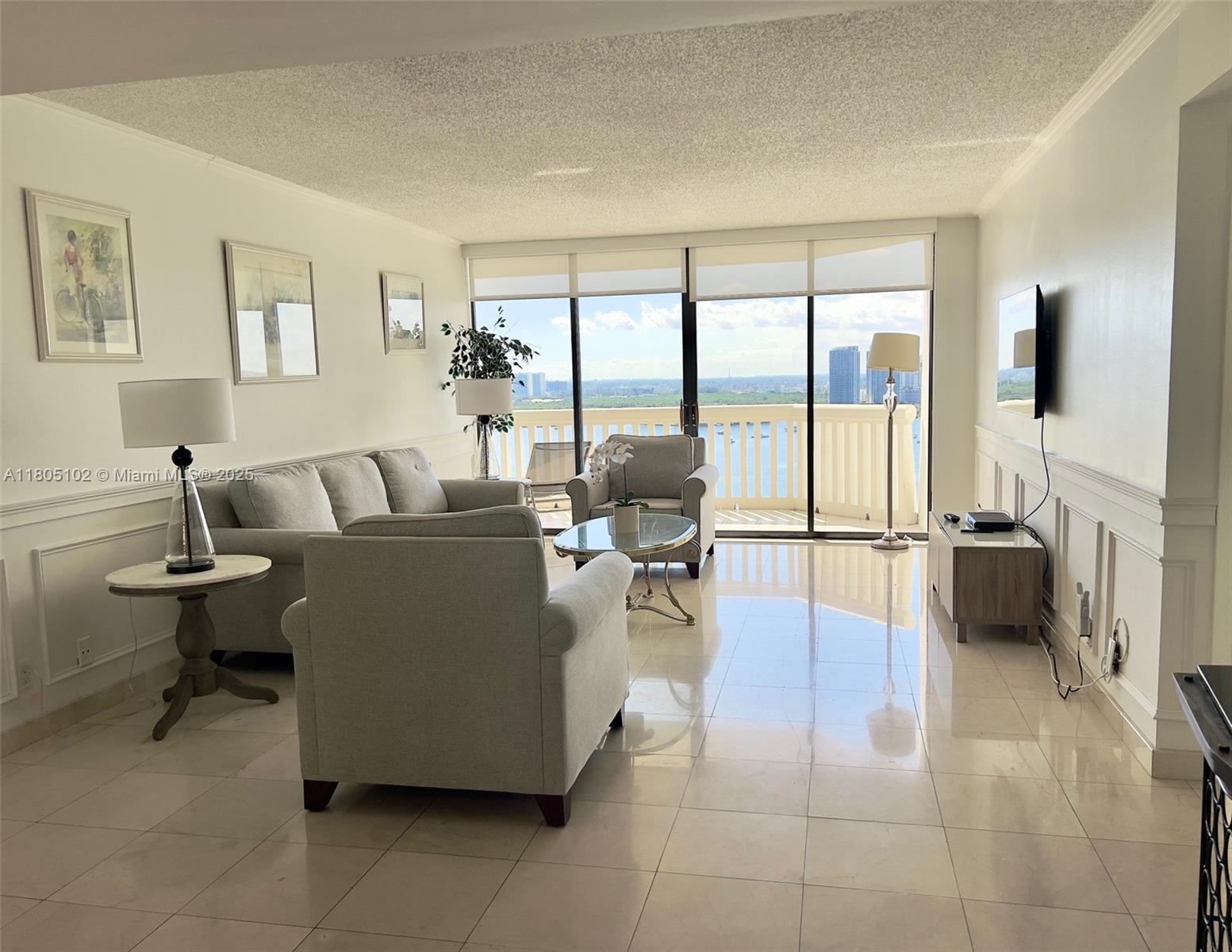 1000 W Island Blvd #2412, Aventura FL 33160