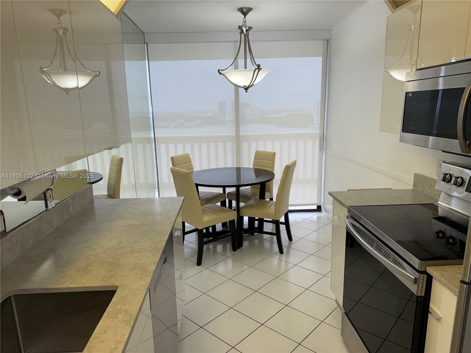 1000 W Island Blvd #2412, Aventura FL 33160