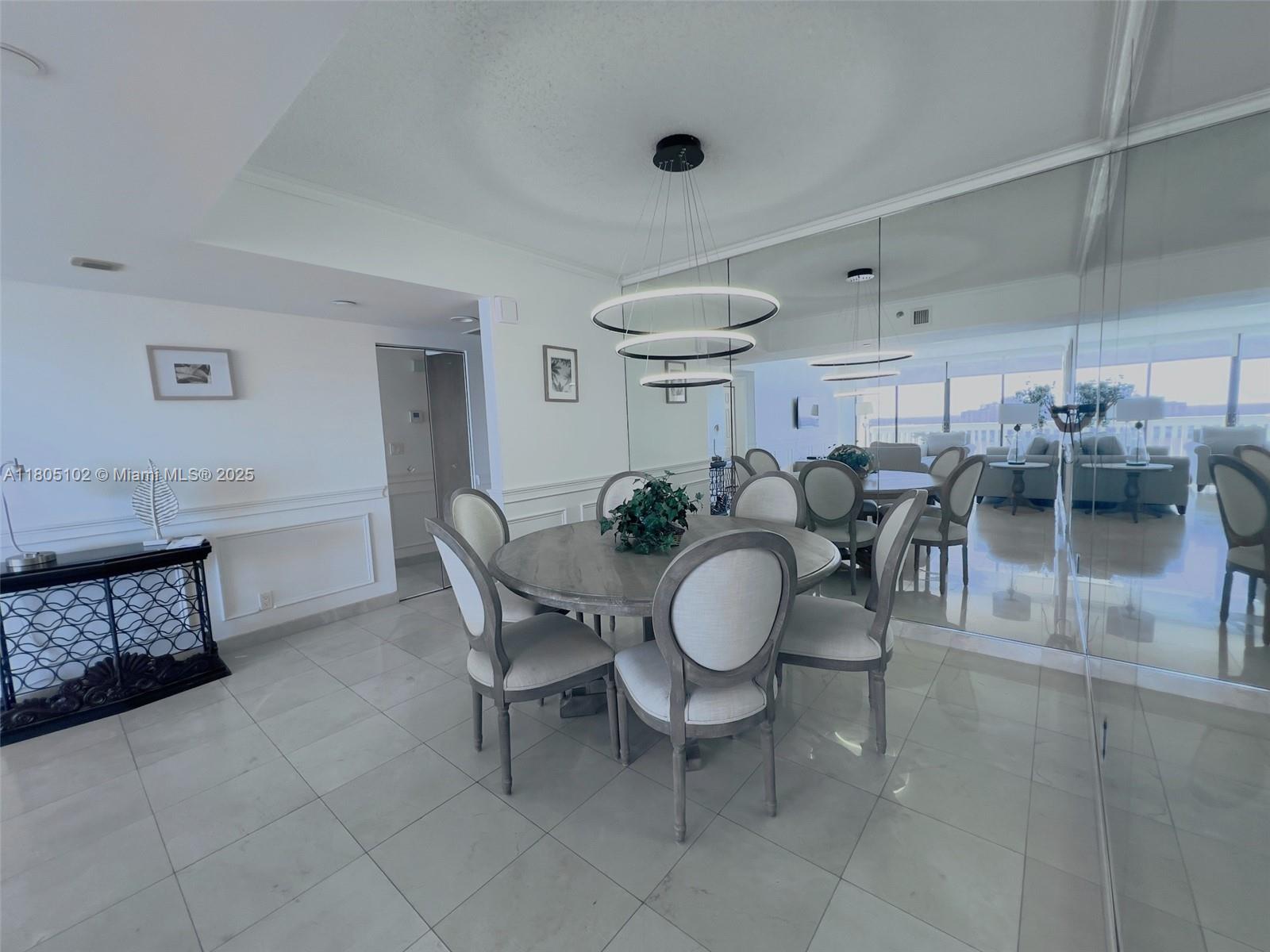 1000 W Island Blvd #2412, Aventura FL 33160