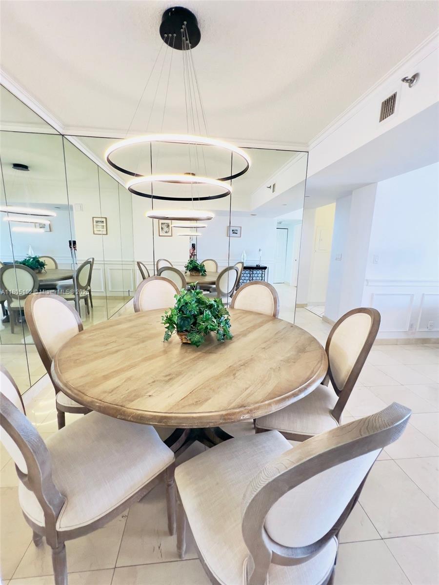 1000 W Island Blvd #2412, Aventura FL 33160