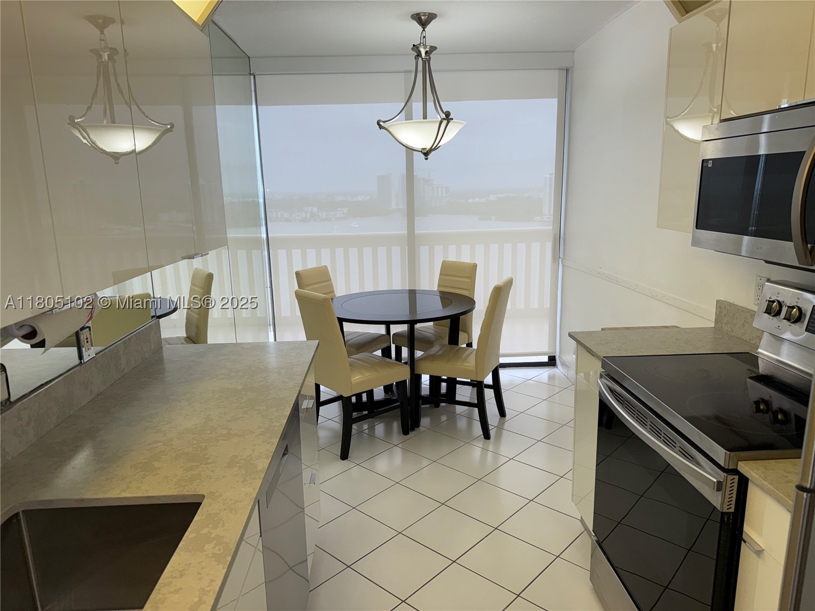 1000 W Island Blvd #2412, Aventura FL 33160