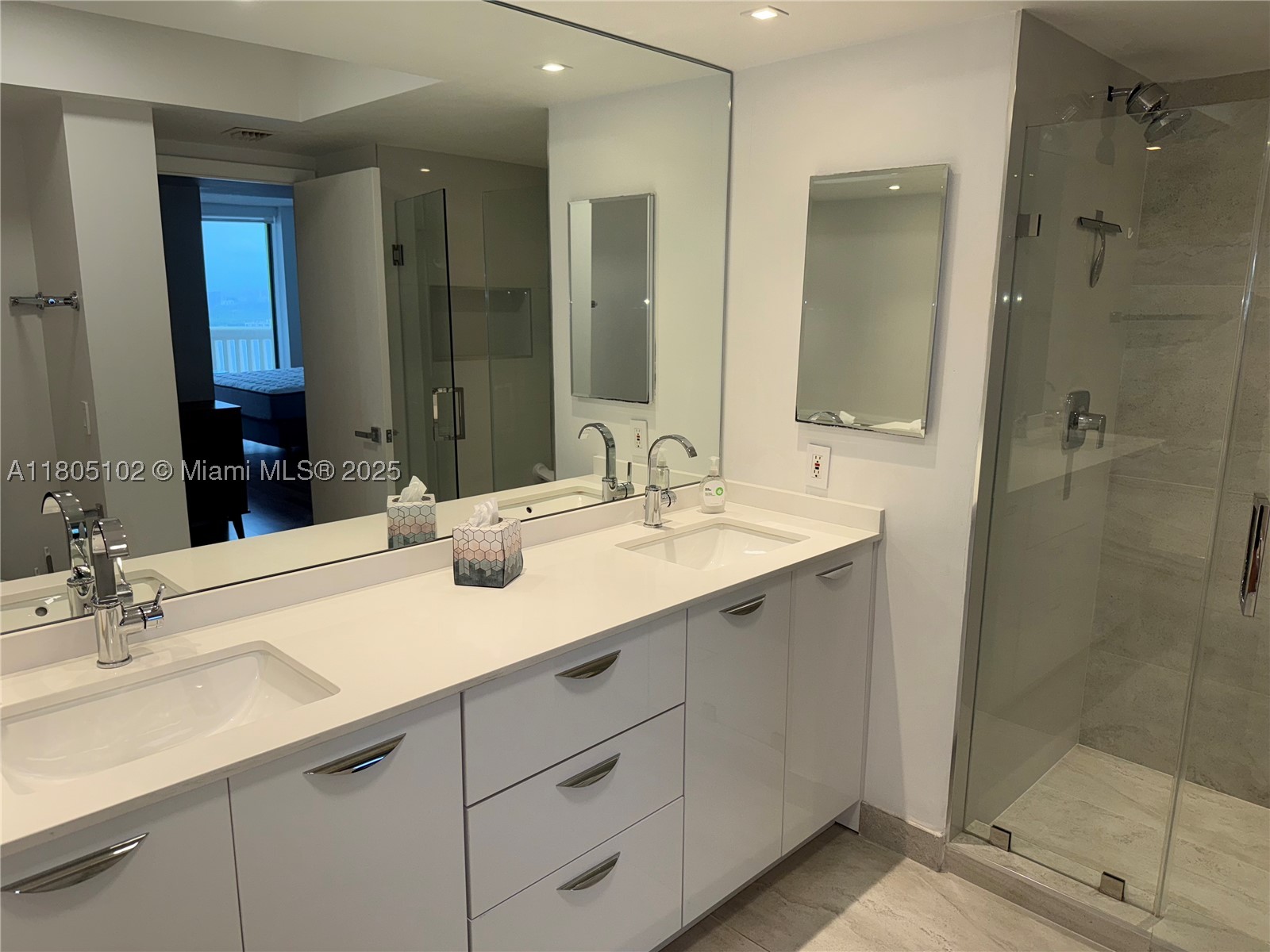 1000 W Island Blvd #2412, Aventura FL 33160