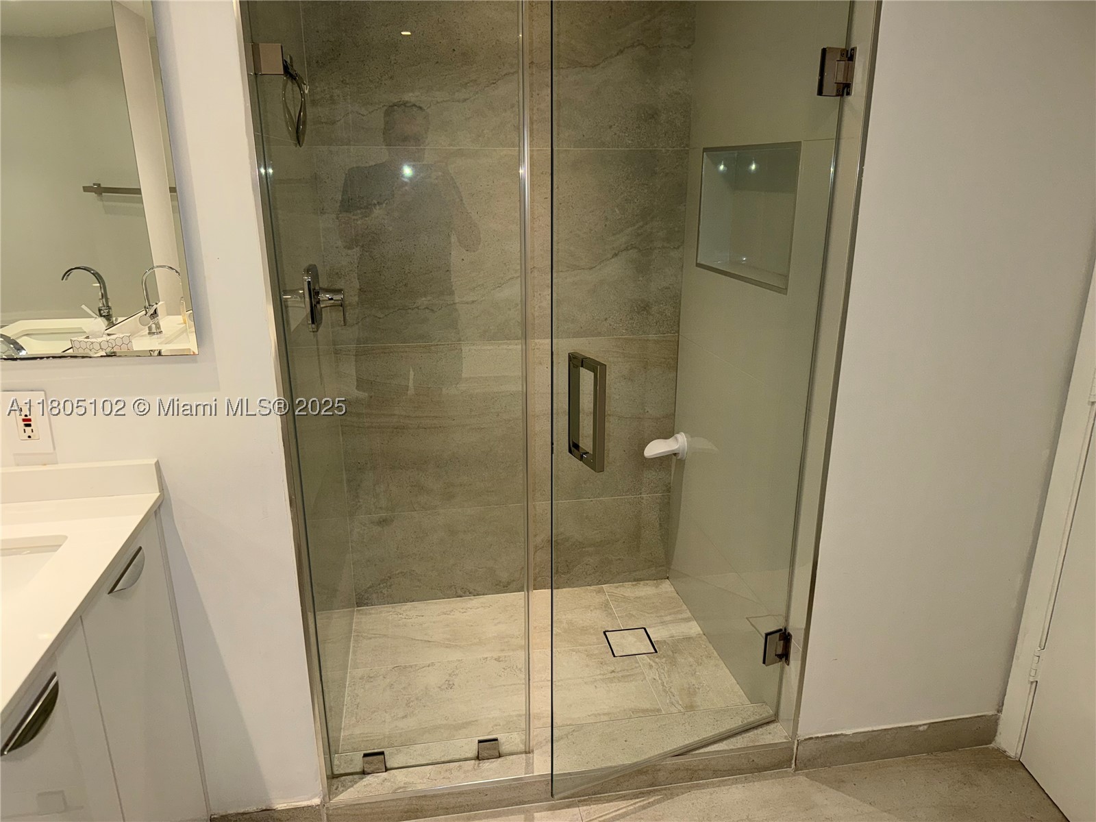 1000 W Island Blvd #2412, Aventura FL 33160