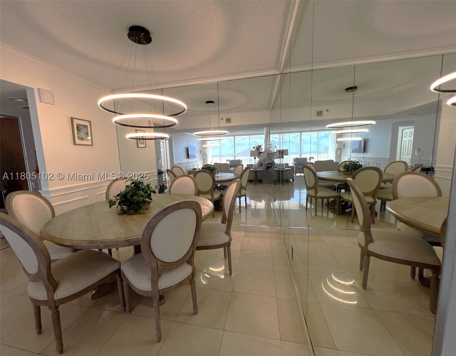 1000 W Island Blvd #2412, Aventura FL 33160