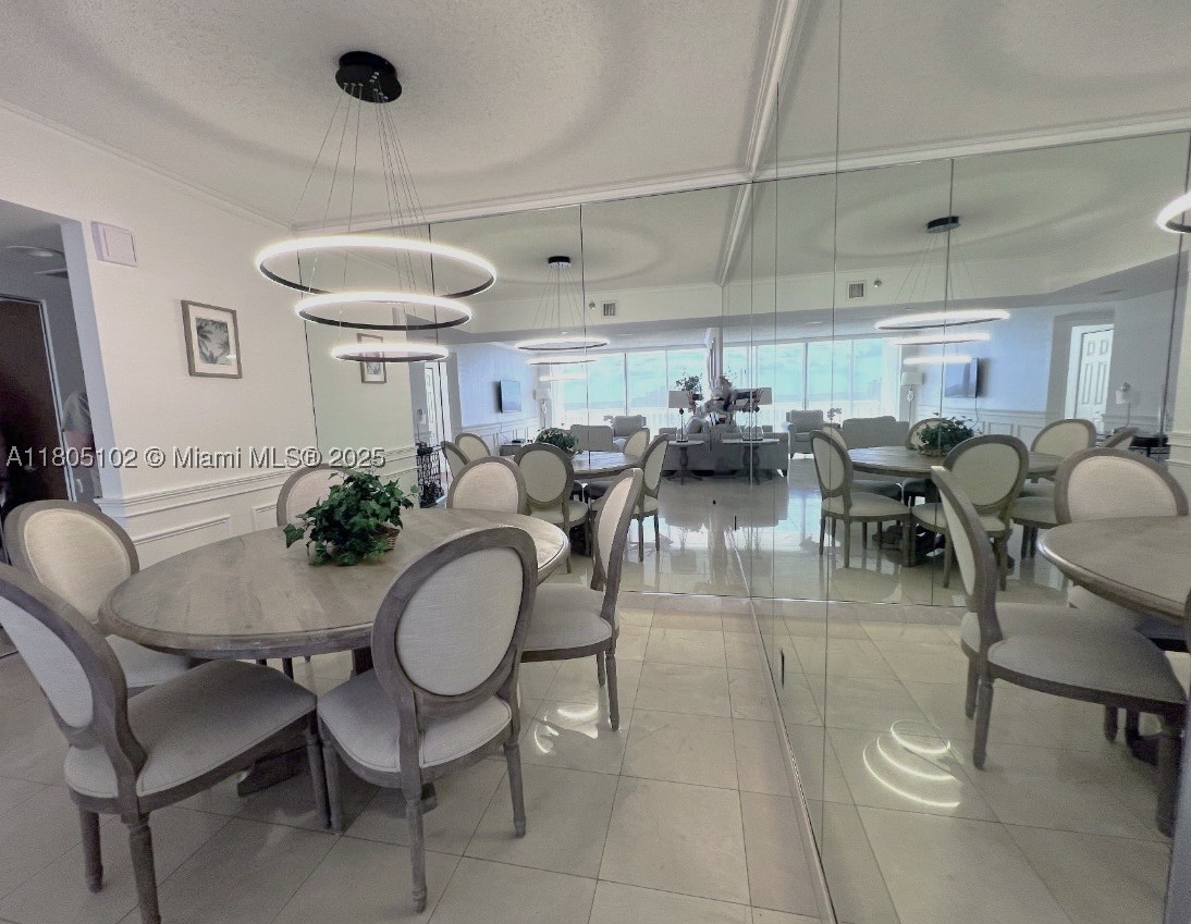 1000 W Island Blvd #2412, Aventura FL 33160