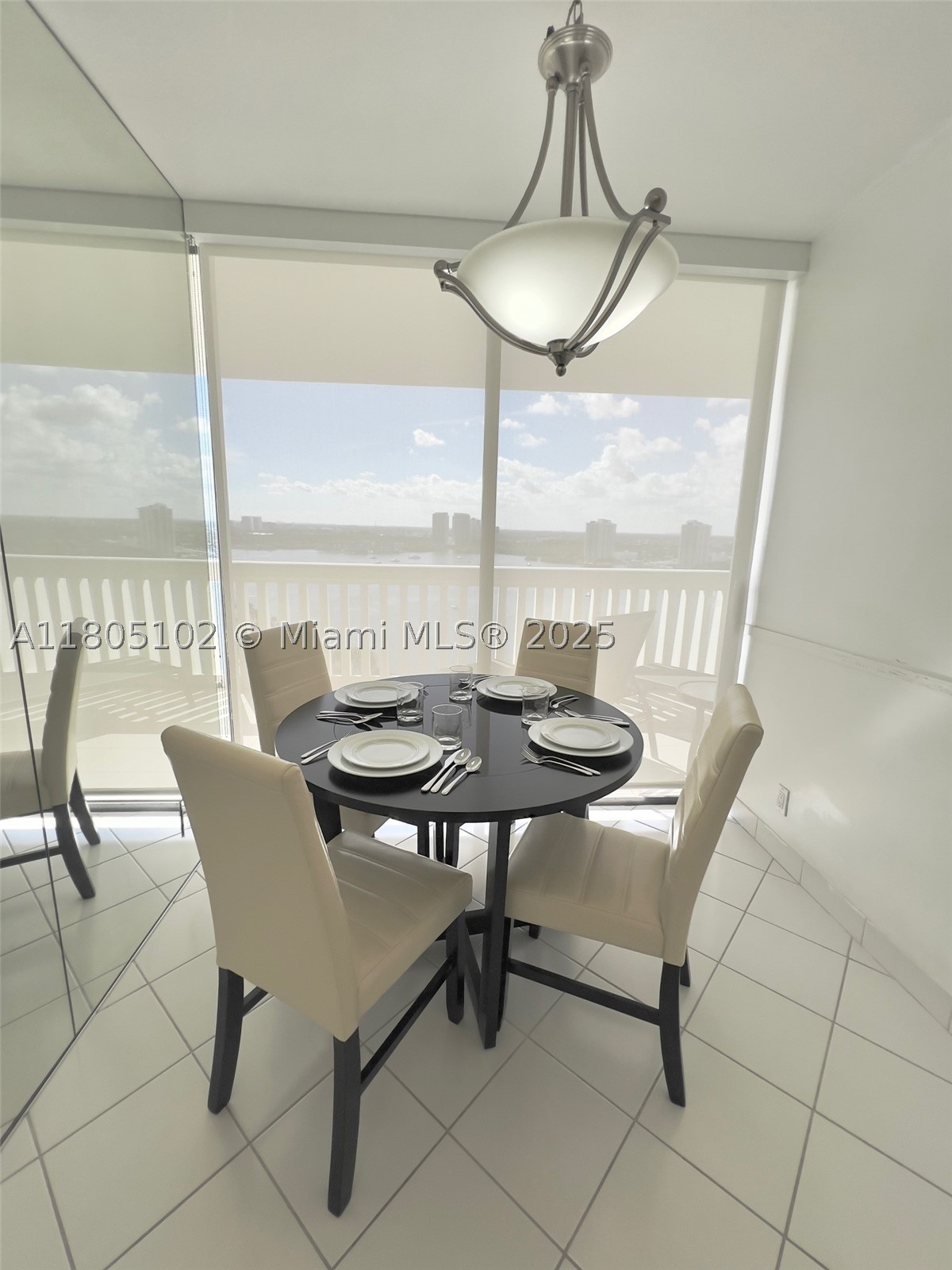 1000 W Island Blvd #2412, Aventura FL 33160
