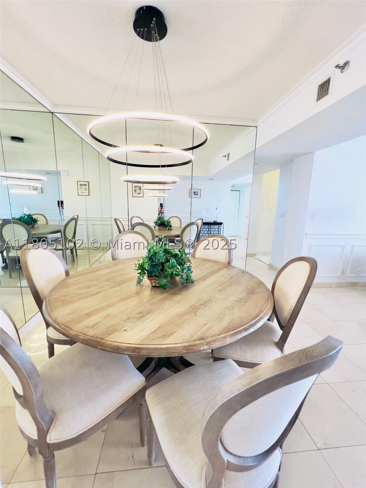1000 W Island Blvd #2412, Aventura FL 33160