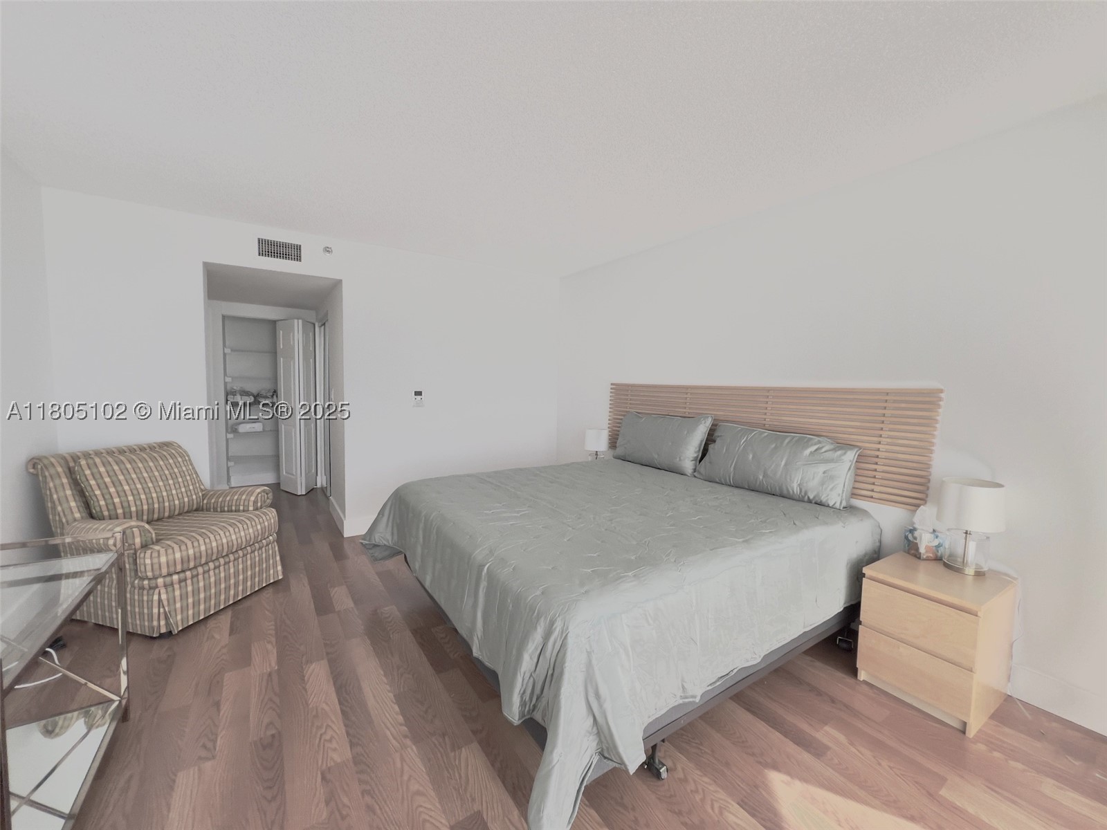 1000 W Island Blvd #2412, Aventura FL 33160