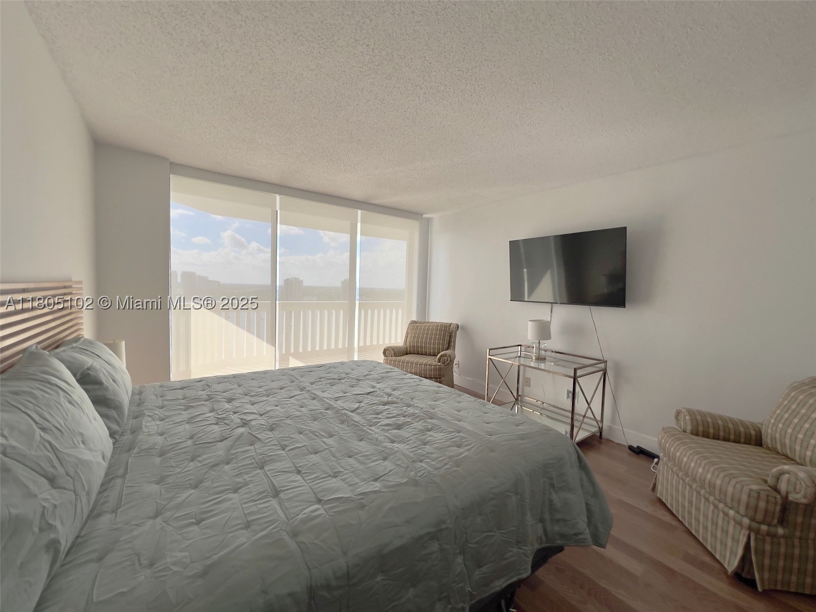 1000 W Island Blvd #2412, Aventura FL 33160