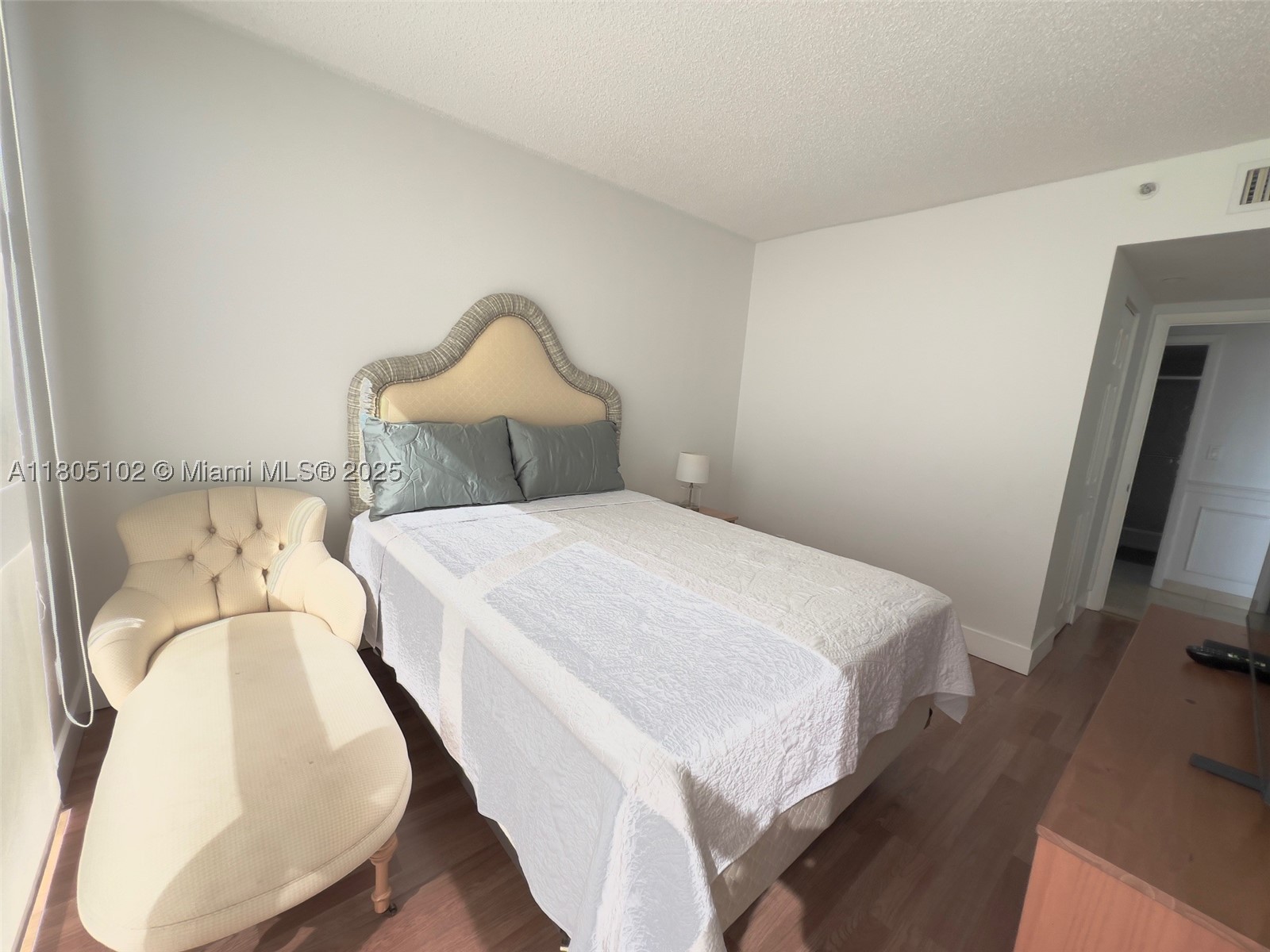 1000 W Island Blvd #2412, Aventura FL 33160