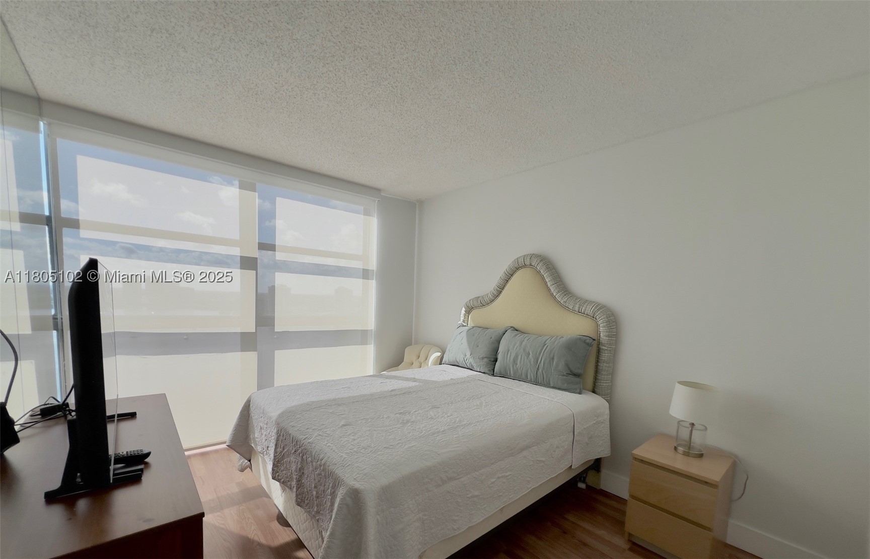 1000 W Island Blvd #2412, Aventura FL 33160
