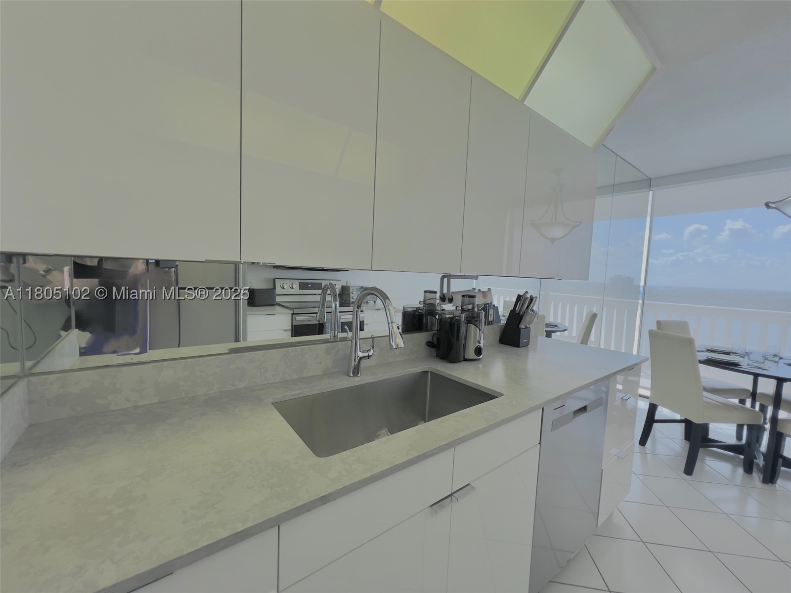 1000 W Island Blvd #2412, Aventura FL 33160