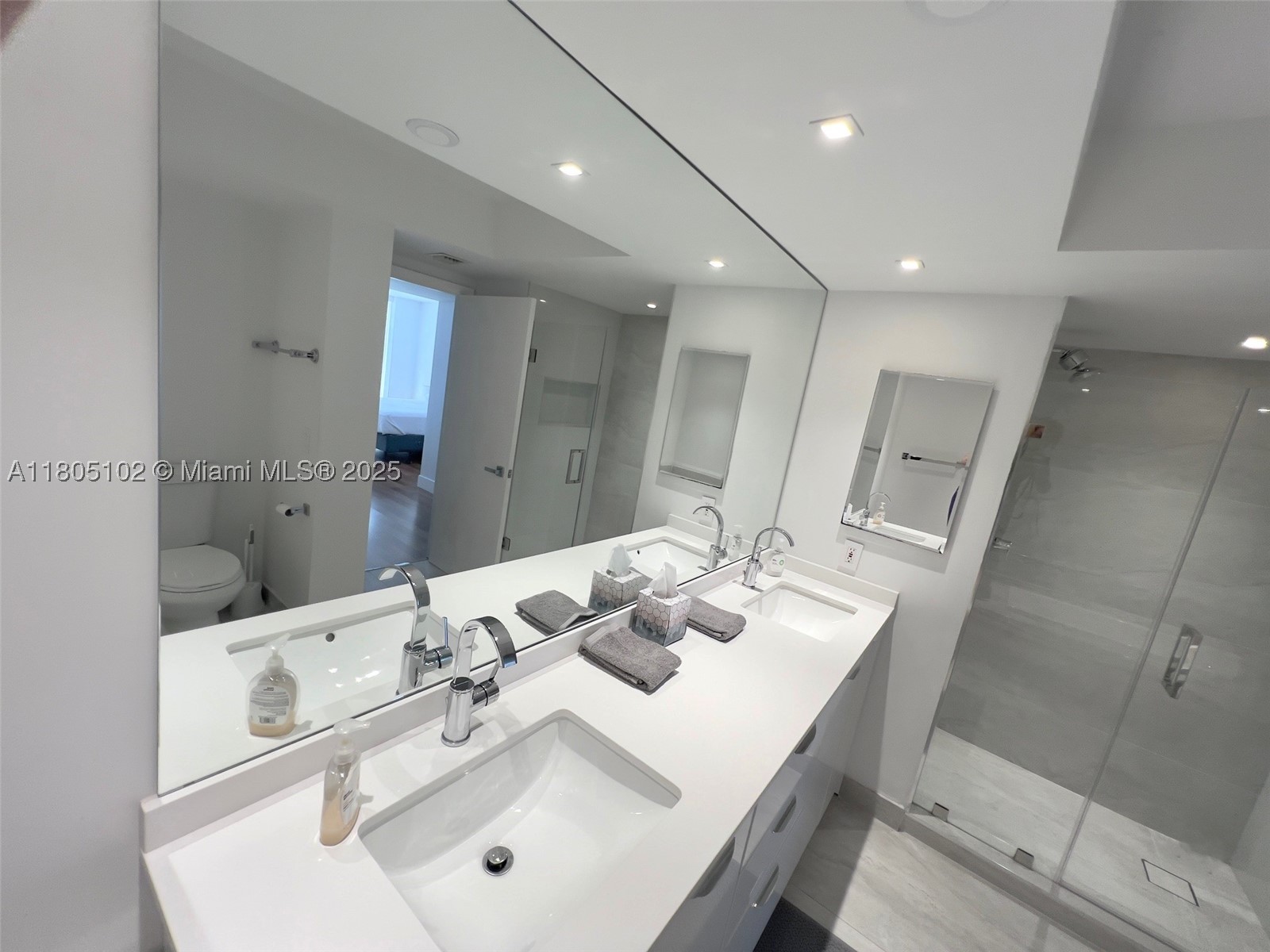1000 W Island Blvd #2412, Aventura FL 33160