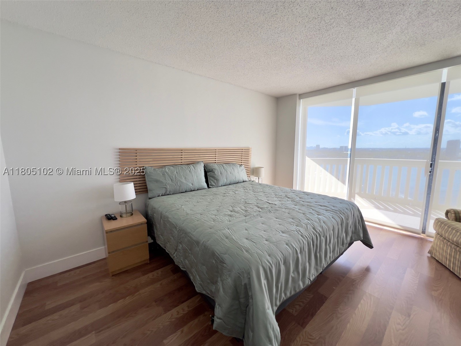1000 W Island Blvd #2412, Aventura FL 33160