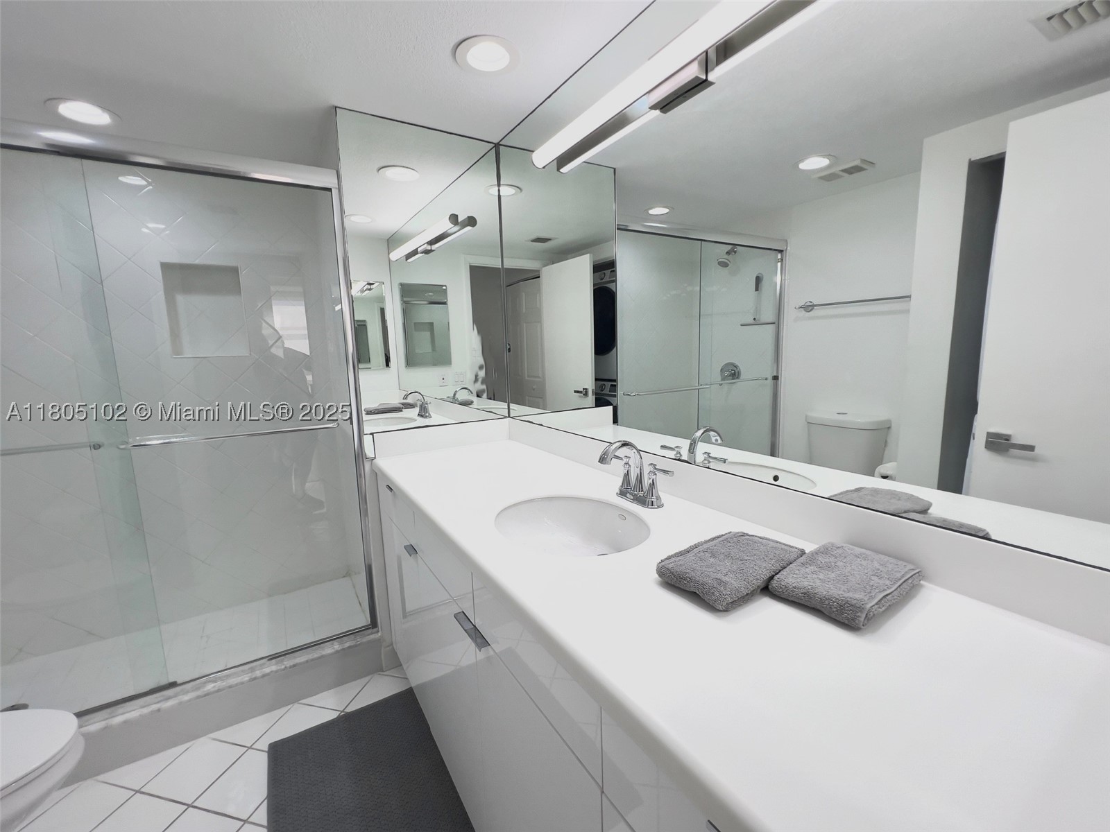 1000 W Island Blvd #2412, Aventura FL 33160