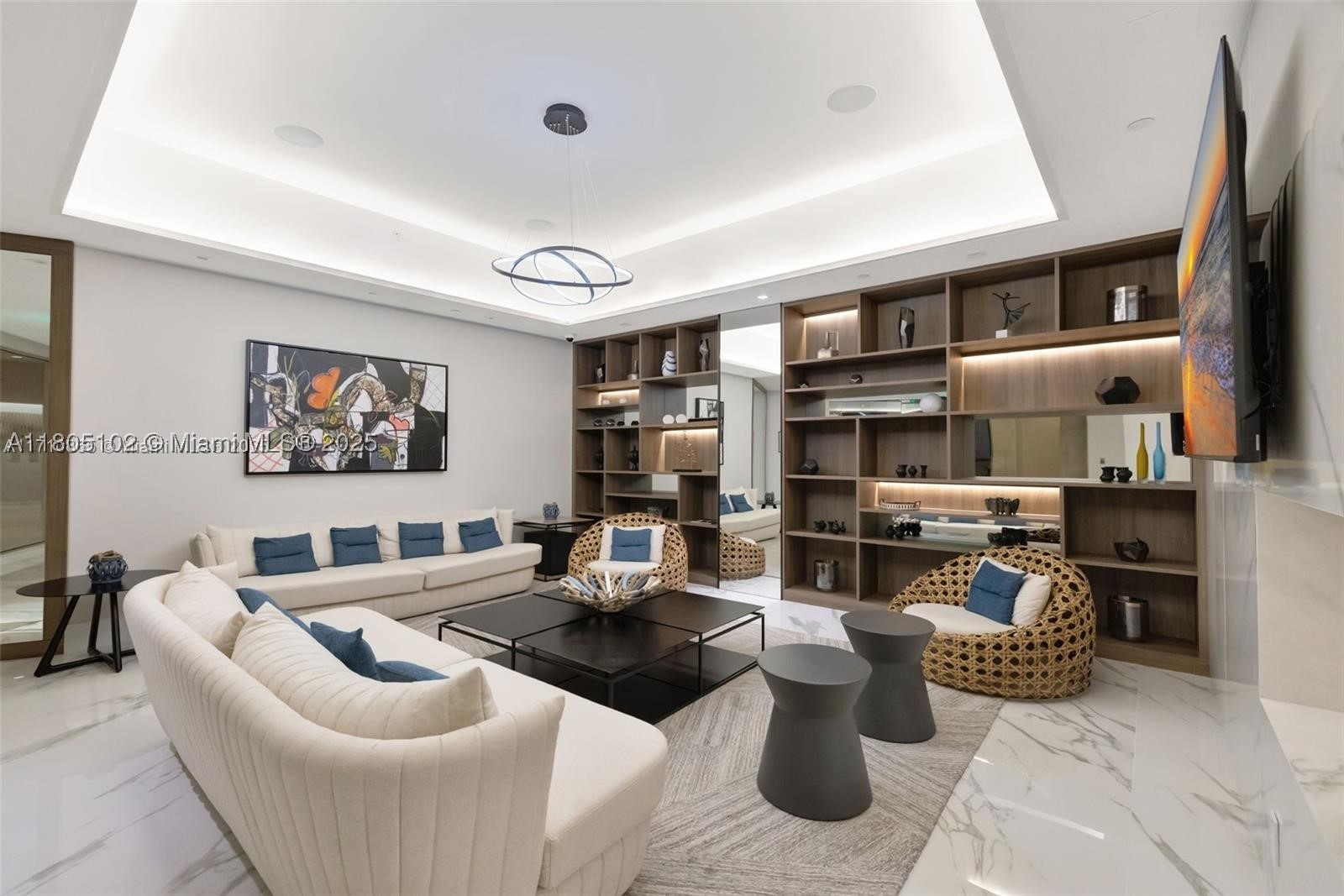 1000 W Island Blvd #2412, Aventura FL 33160