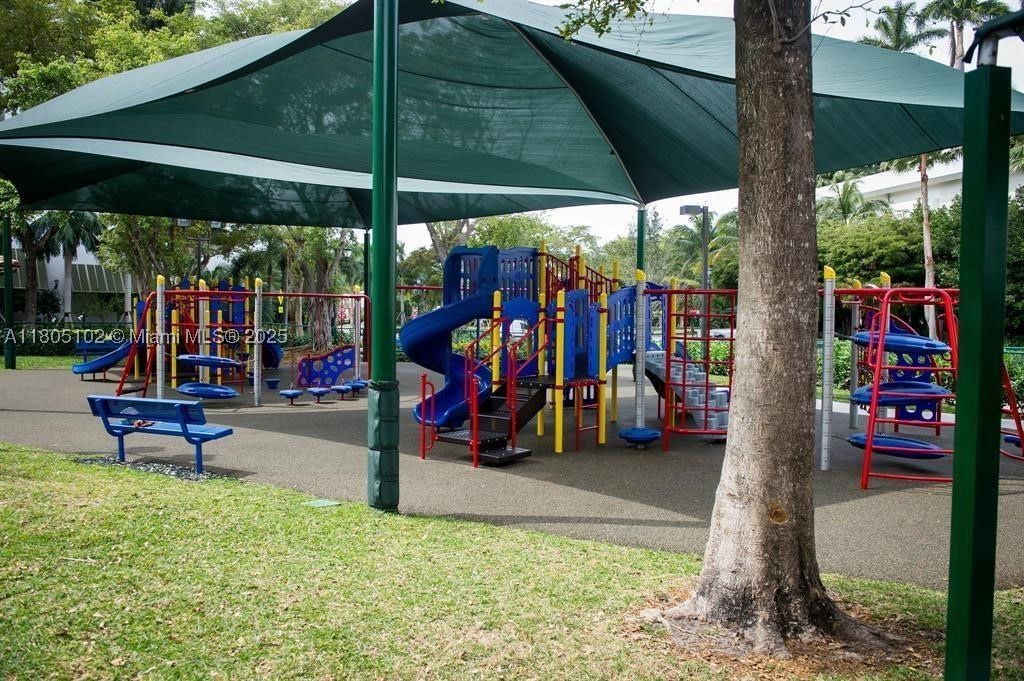1000 W Island Blvd #2412, Aventura FL 33160