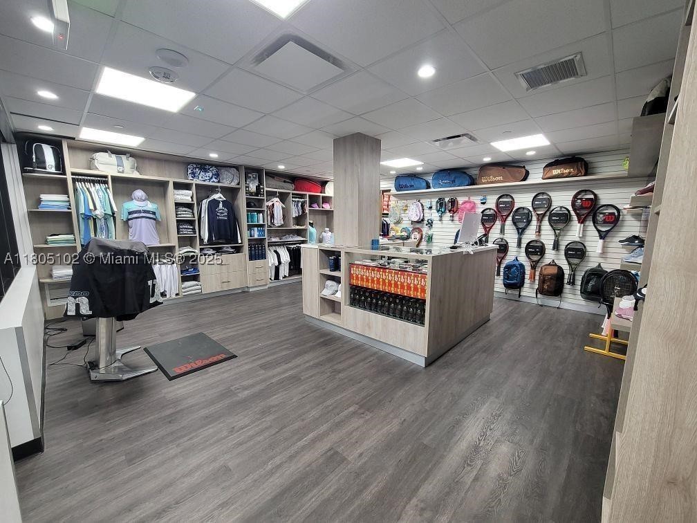 1000 W Island Blvd #2412, Aventura FL 33160