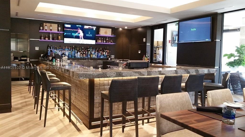 1000 W Island Blvd #2412, Aventura FL 33160