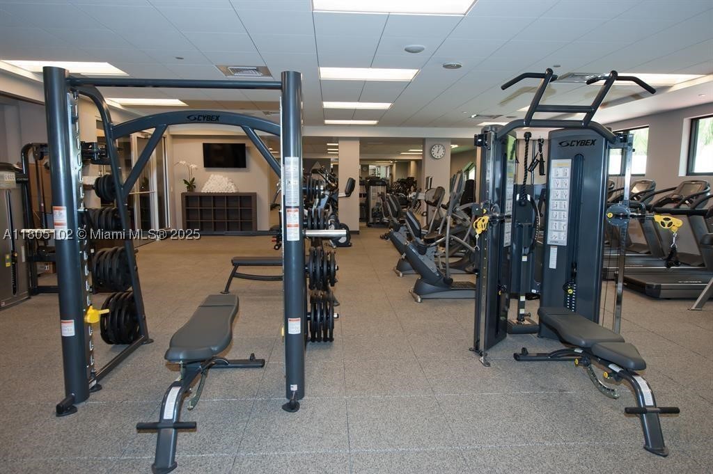 1000 W Island Blvd #2412, Aventura FL 33160