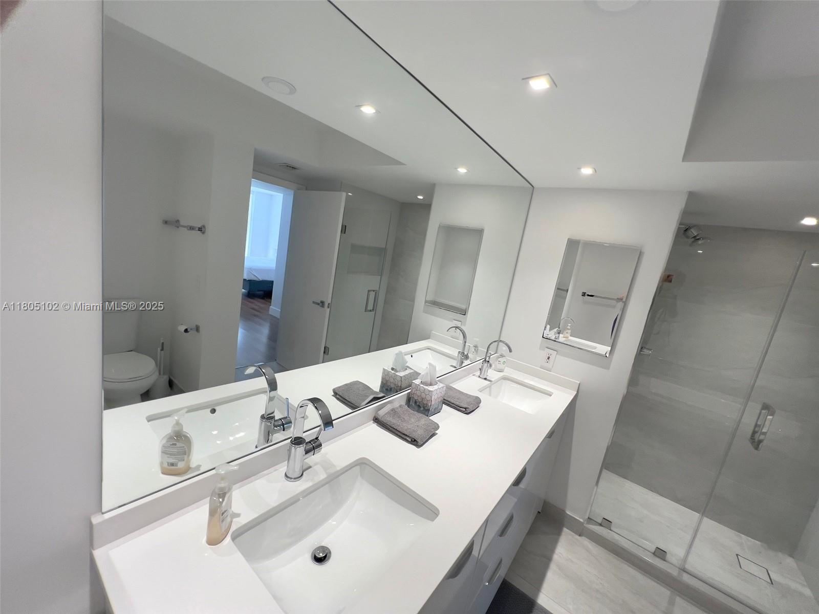 1000 W Island Blvd #2412, Aventura FL 33160