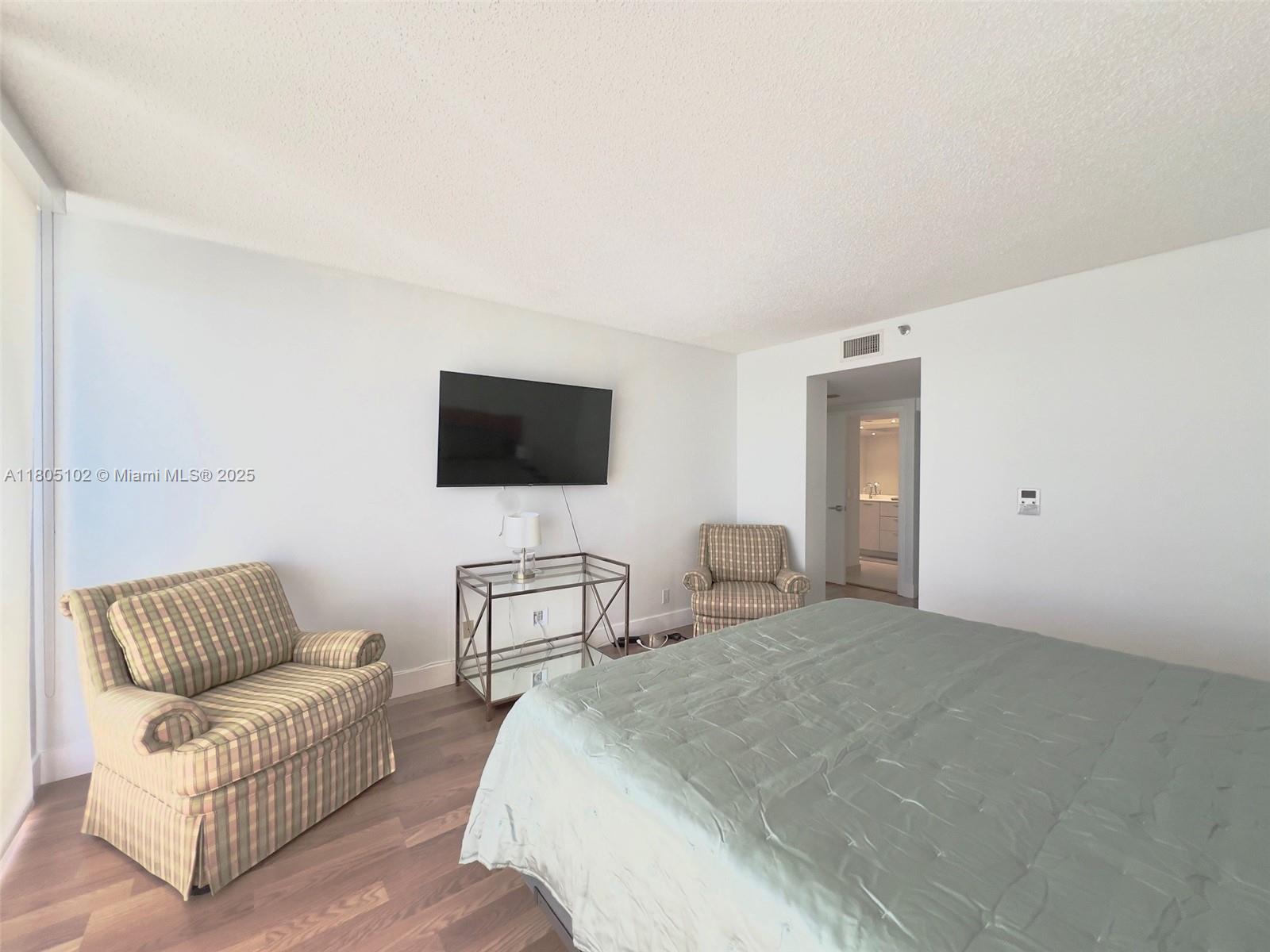 1000 W Island Blvd #2412, Aventura FL 33160