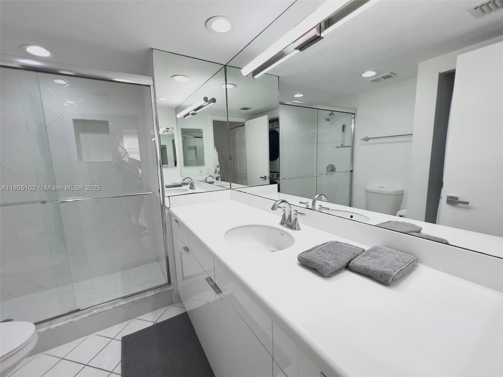 1000 W Island Blvd #2412, Aventura FL 33160