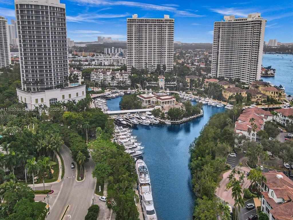 1000 W Island Blvd #2412, Aventura FL 33160