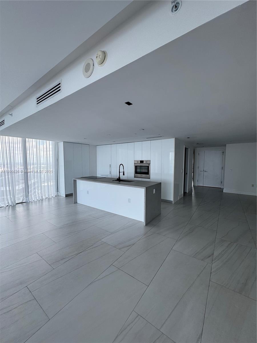 650 NE 32nd St #4201, Miami FL 33137