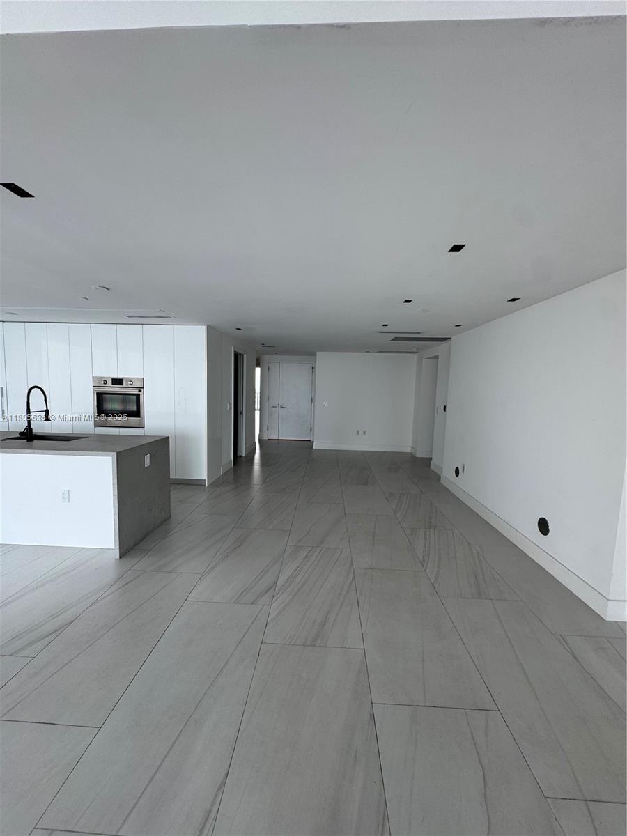 650 NE 32nd St #4201, Miami FL 33137