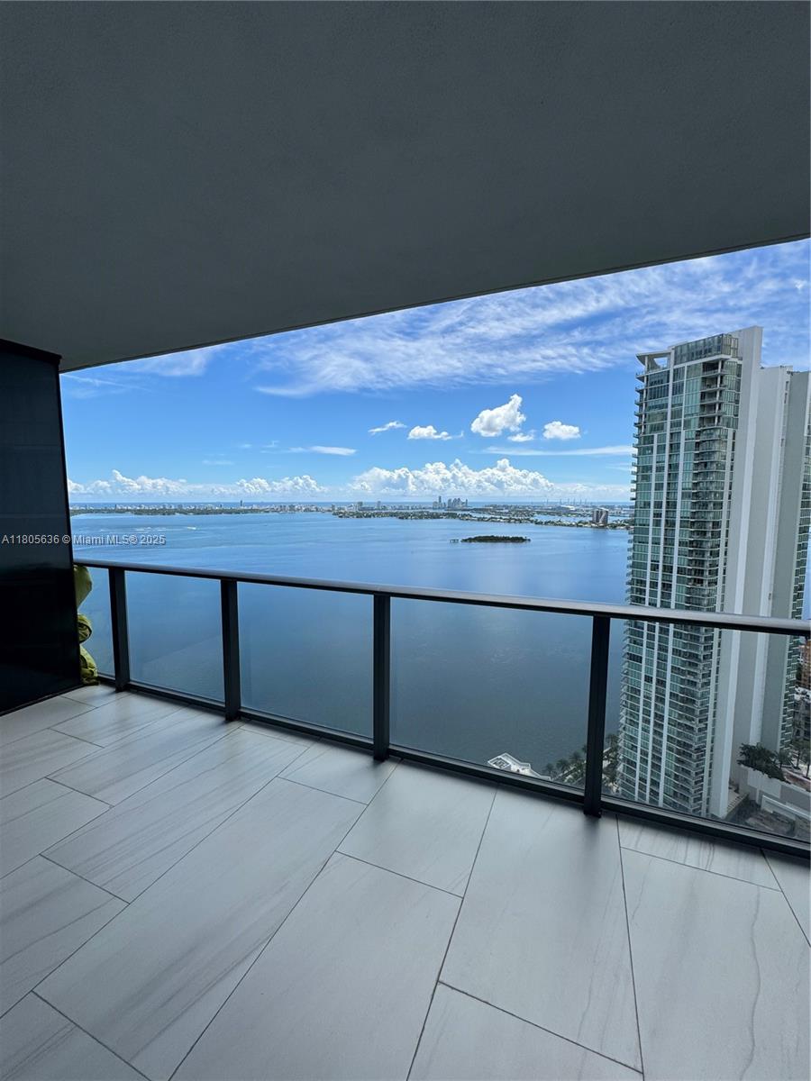 650 NE 32nd St #4201, Miami FL 33137