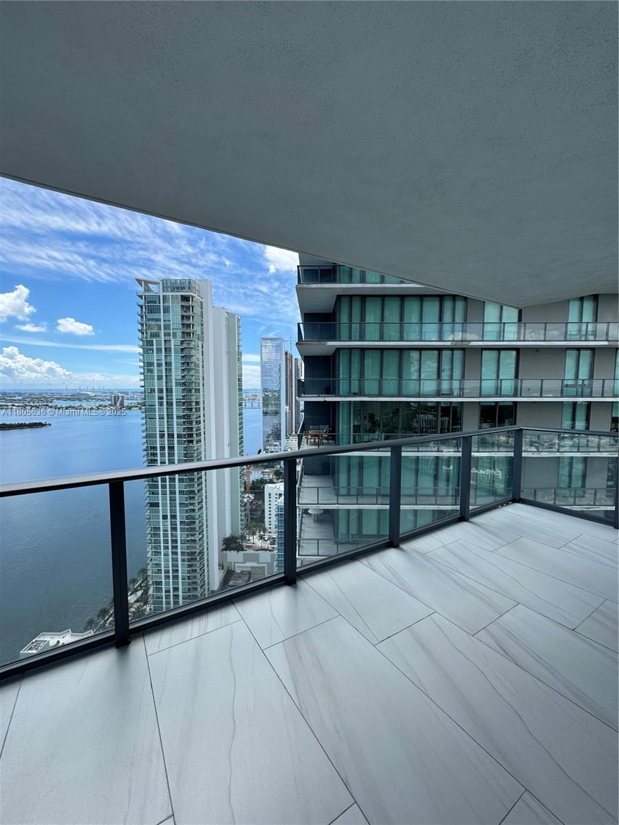 650 NE 32nd St #4201, Miami FL 33137