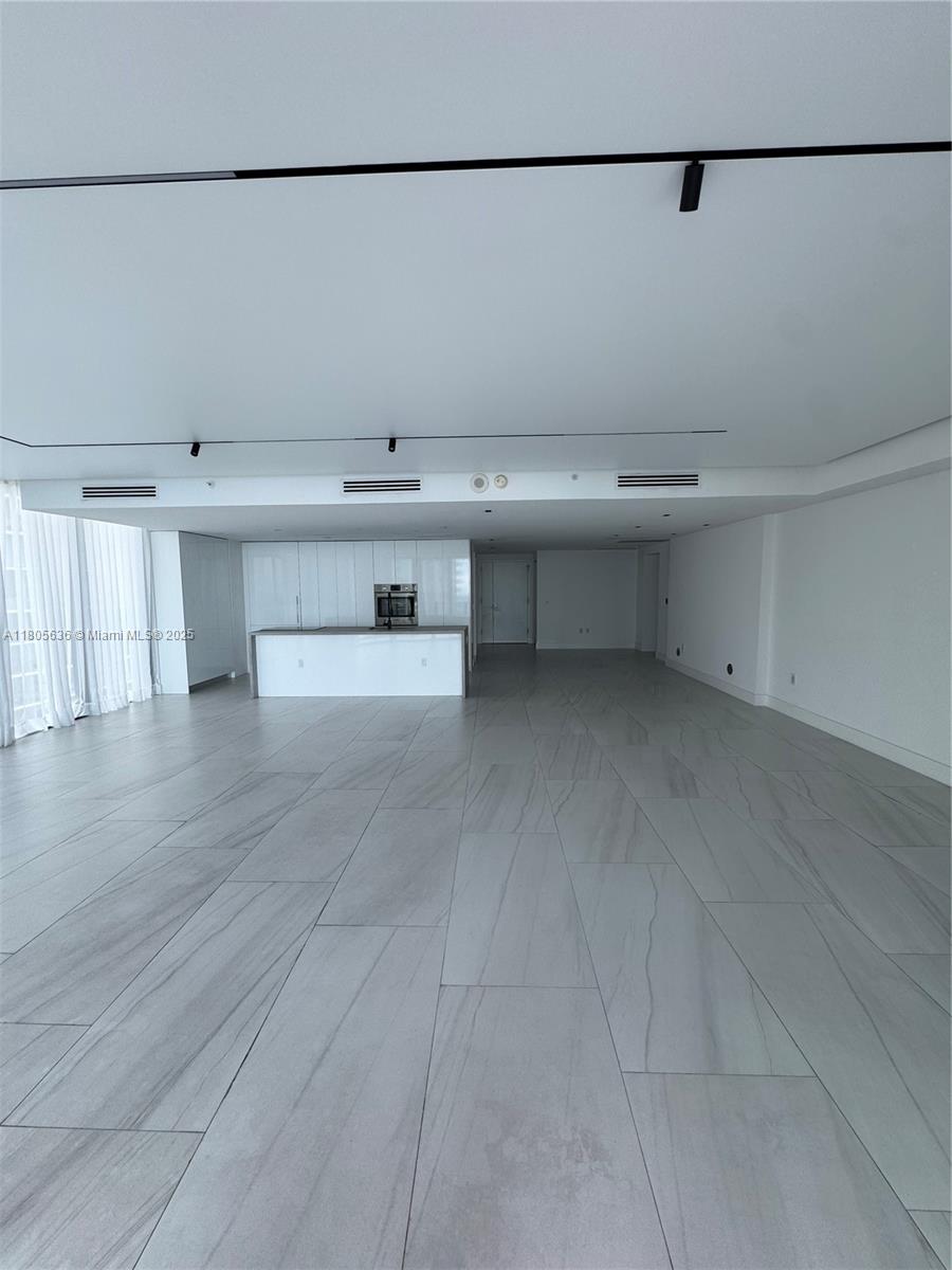 650 NE 32nd St #4201, Miami FL 33137