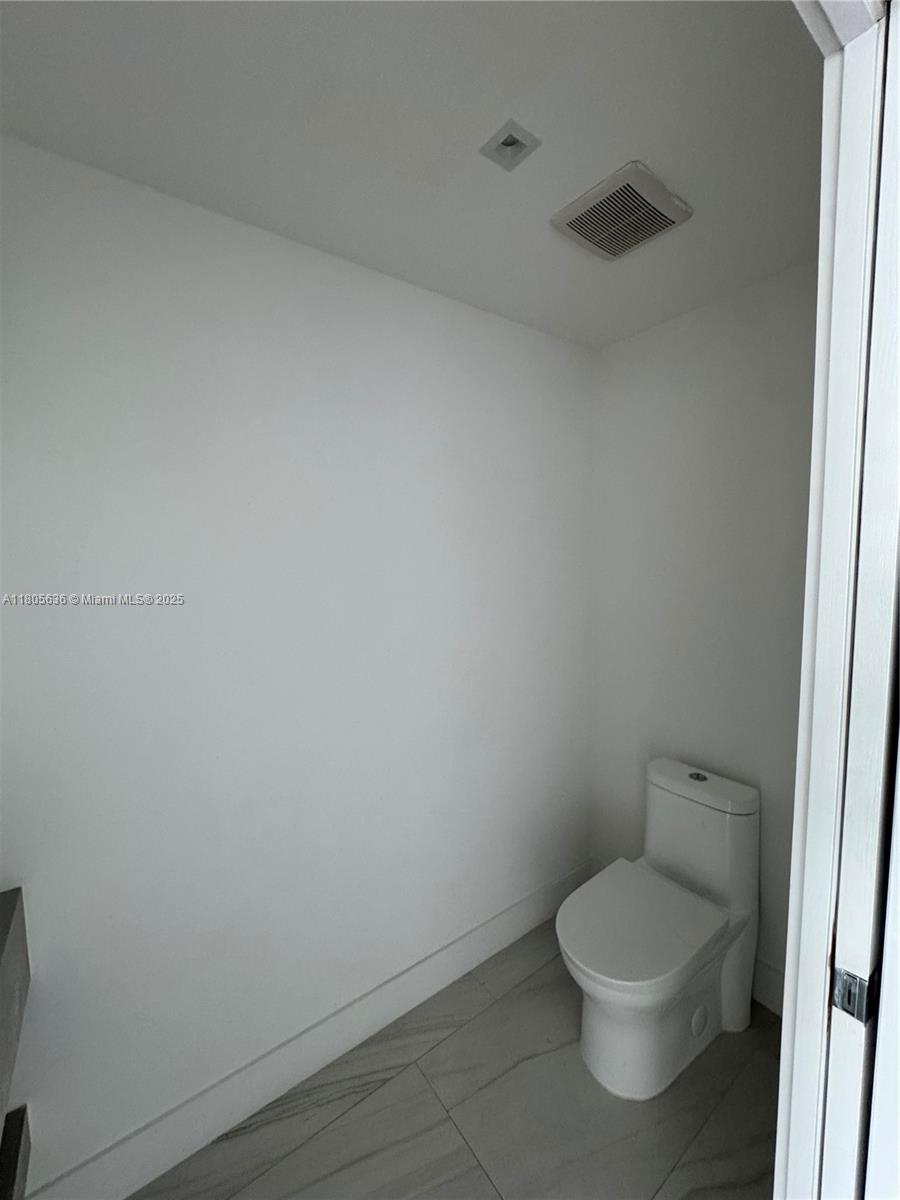 650 NE 32nd St #4201, Miami FL 33137