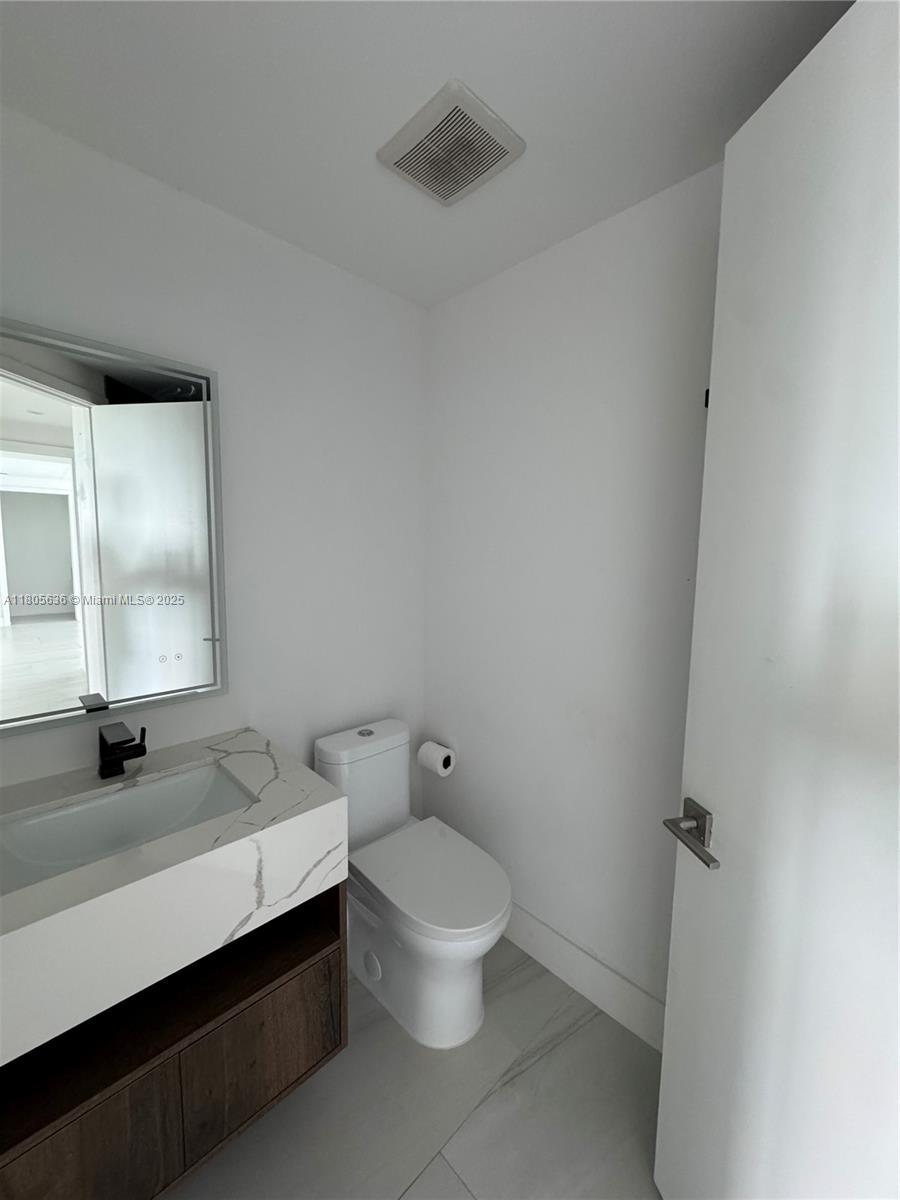 650 NE 32nd St #4201, Miami FL 33137