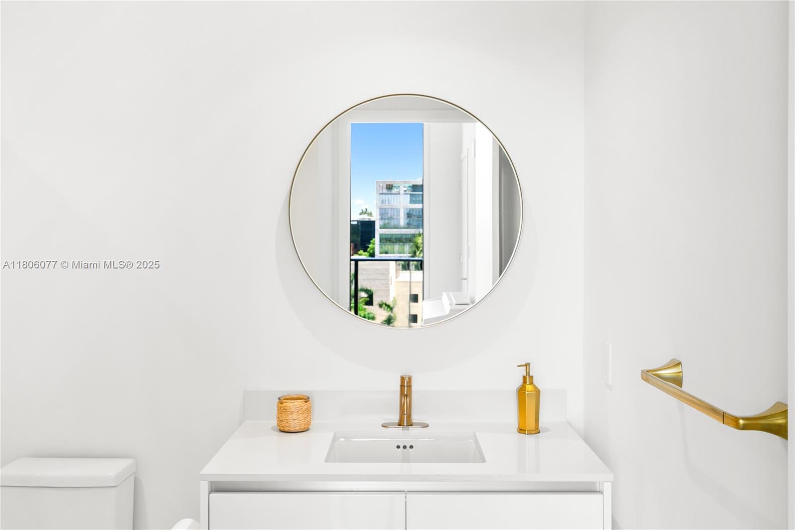2678 Tigertail Ave #713, Miami FL 33133
